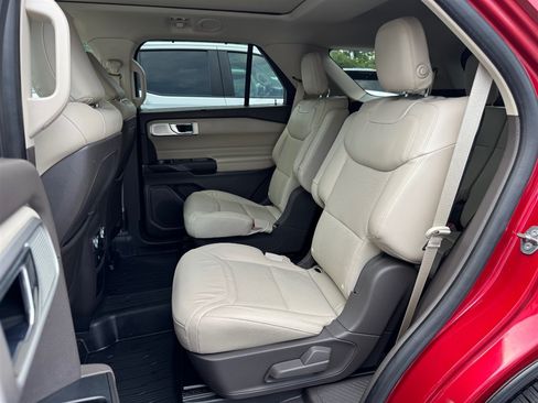 Used 2020 Ford Explorer Platinum w/ Premium Technology Package AWD/4WD image 21