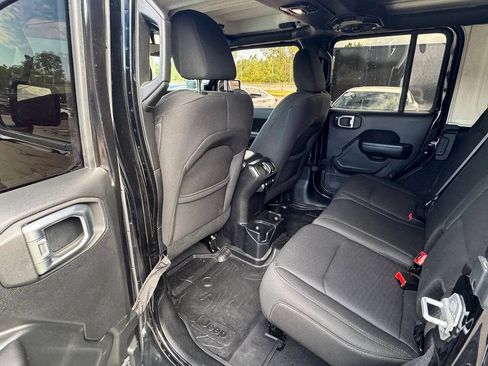 Used 2018 Jeep Wrangler Unlimited Sport S AWD/4WD image 13