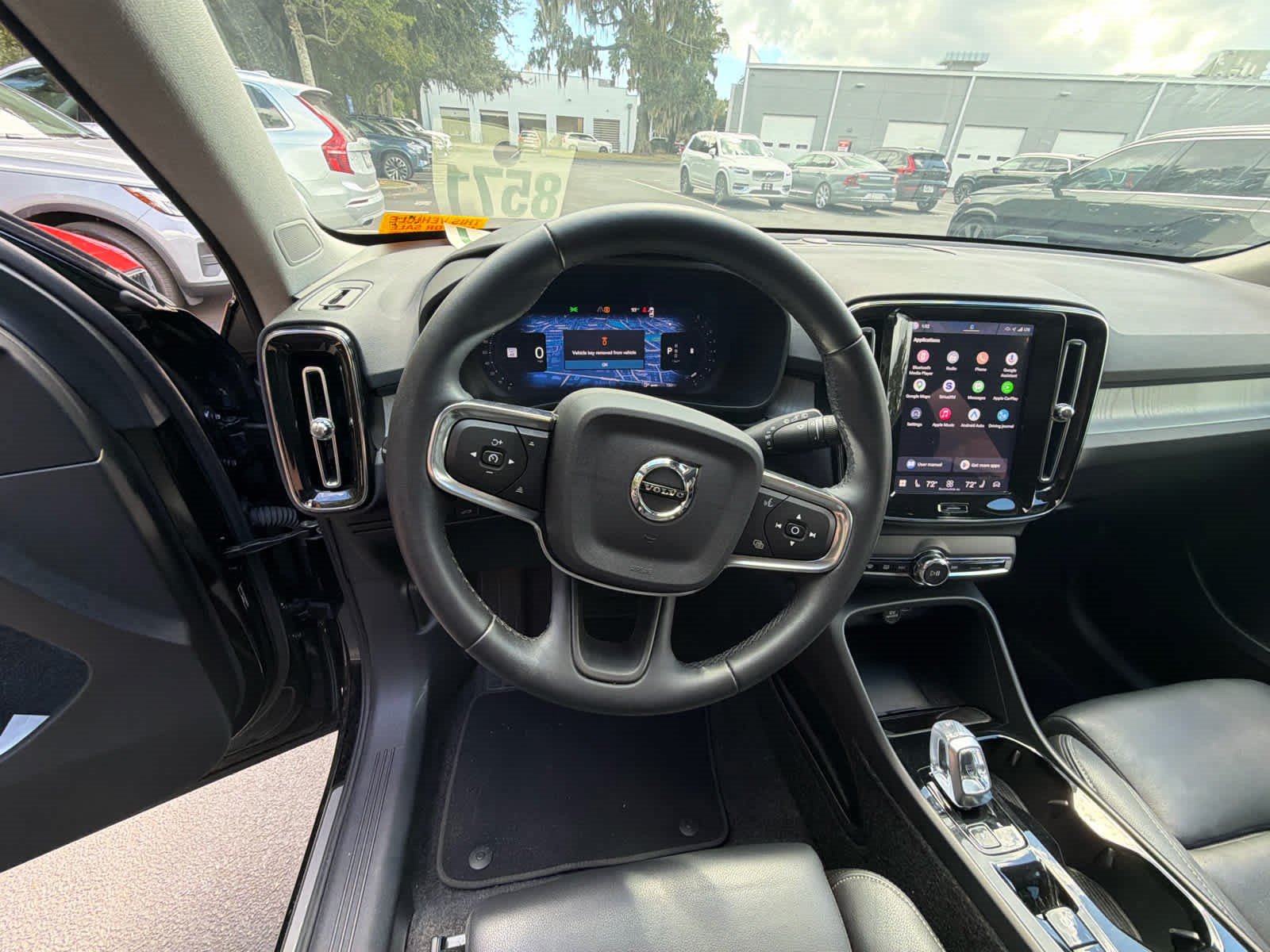 Used 2025 Volvo XC40 B5 Plus AWD/4WD image 29
