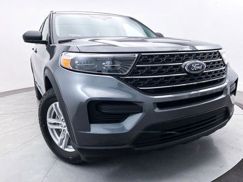 Used 2023 Ford Explorer XLT image 3