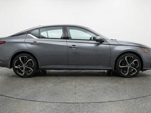 Used 2025 Nissan Altima 2.5 SR image 11