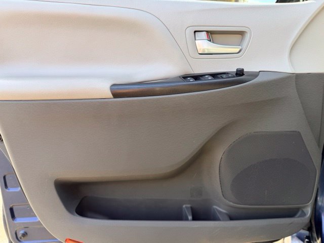 Used 2018 Toyota Sienna LE FWD image 18