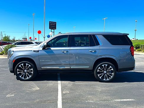 Used 2022 GMC Yukon Denali w/ Denali Premium Package image 5