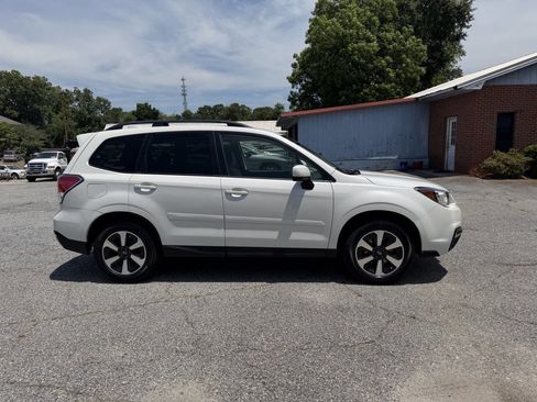 Used 2017 Subaru Forester 2.5i Premium AWD/4WD image 6