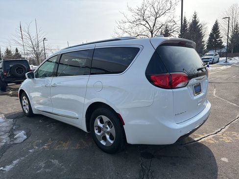 Used 2017 Chrysler Pacifica Touring-L Plus image 4