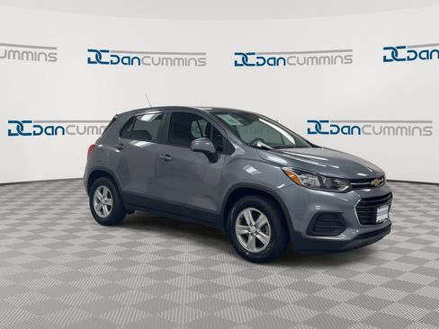 Used 2020 Chevrolet Trax LS FWD image 2