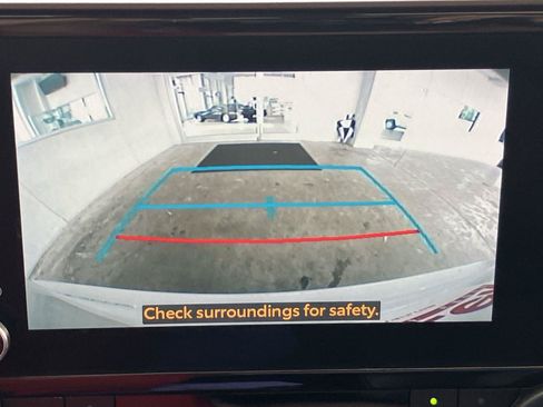 Used 2023 Toyota Highlander XLE FWD image 12