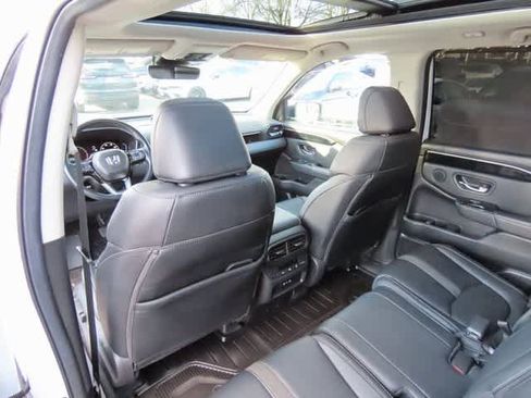 Certified 2025 Honda Pilot Touring image 17
