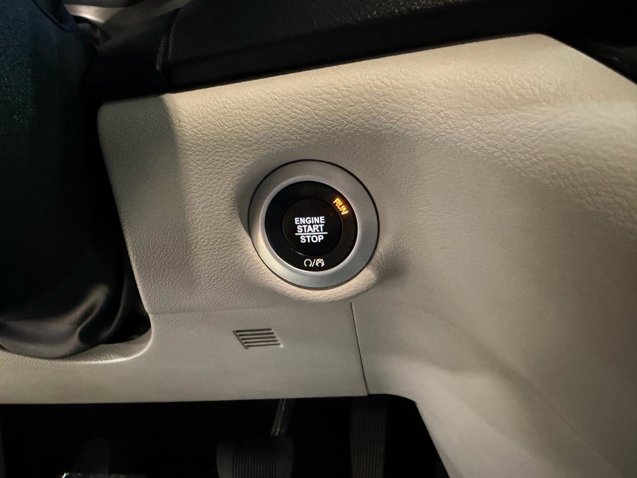 Used 2019 Chrysler Pacifica Touring-L FWD image 44