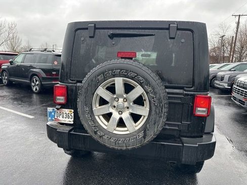 Used 2017 Jeep Wrangler Unlimited Sahara w/ Connectivity Group image 11