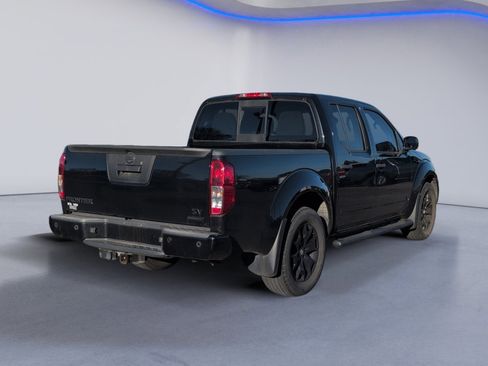 Used 2021 Nissan Frontier SV w/ Midnight Edition Floor Mats image 3