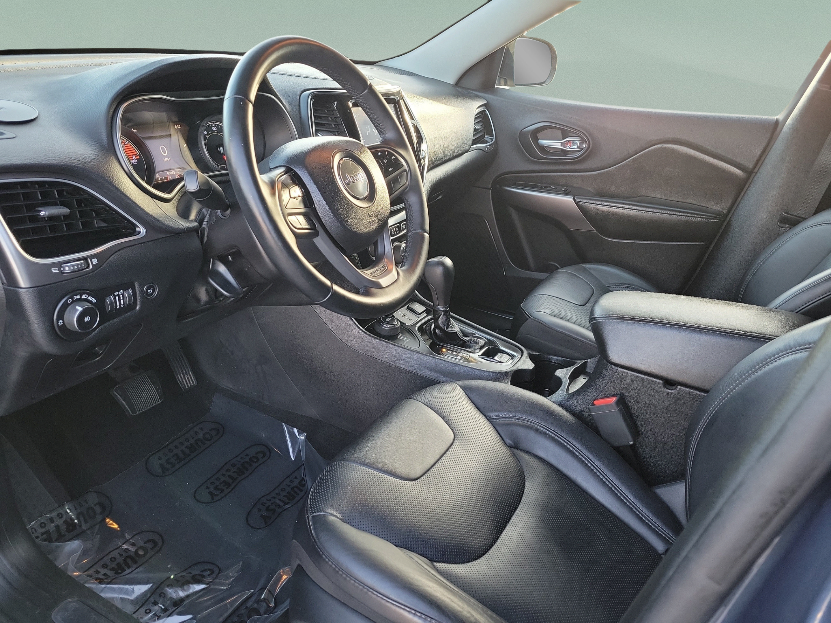 Used 2019 Jeep Cherokee Limited AWD/4WD image 15