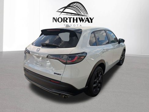 Used 2023 Honda HR-V Sport image 3