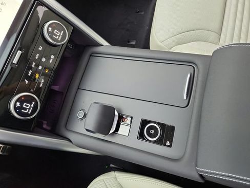 New 2026 Land Rover Discovery Dynamic SE AWD/4WD image 34