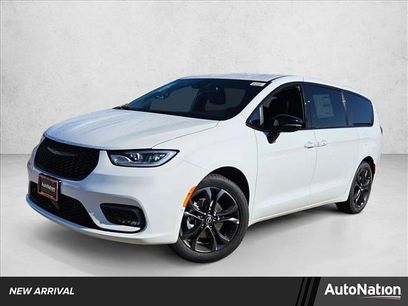 New 2026 Chrysler Pacifica Select