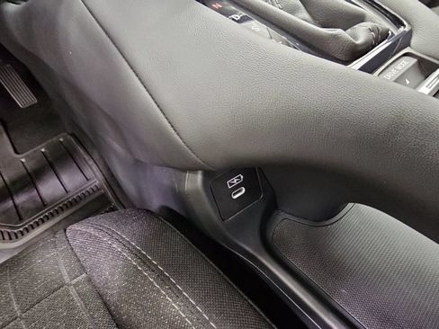 Used 2025 Honda HR-V LX image 19
