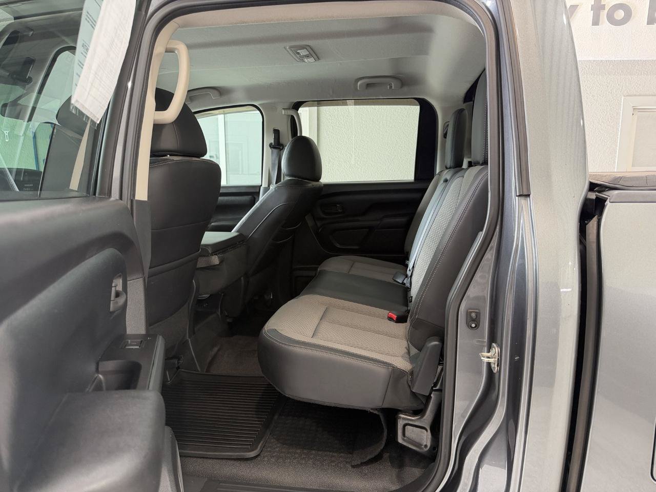 Used 2017 Nissan Titan S RWD image 14
