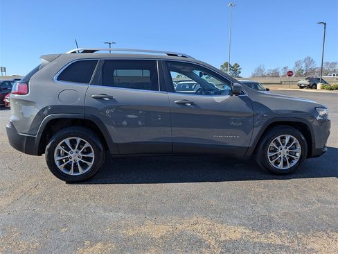 Used 2021 Jeep Cherokee Latitude Plus image 3