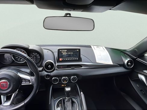 Used 2019 FIAT 124 Spider Classica w/ Technology Group image 11