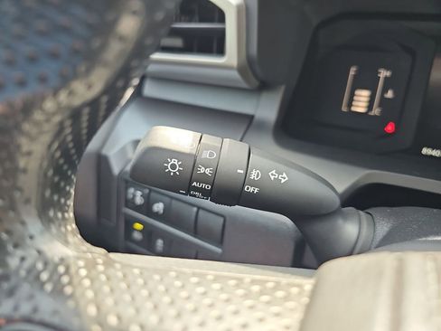 Used 2025 Toyota Tacoma SR5 AWD/4WD image 34
