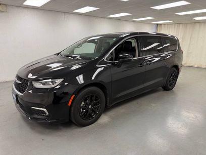Used 2023 Chrysler Pacifica Touring-L