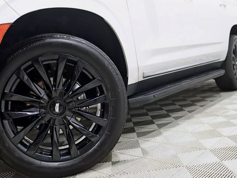 Used 2021 Cadillac Escalade Premium Luxury AWD/4WD image 4