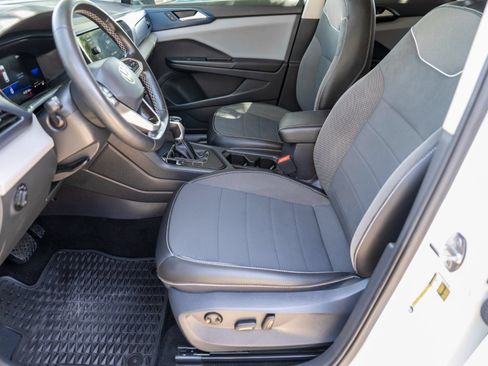 Certified 2023 Volkswagen Taos SE FWD image 10