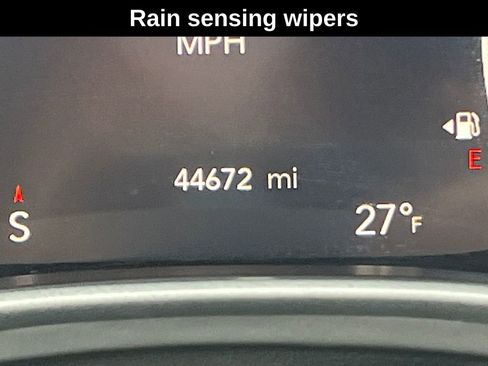 Used 2025 Chrysler Pacifica Select image 23