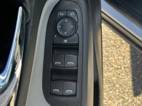 Used 2023 Chevrolet Equinox LS image 5