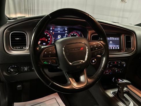 Used 2019 Dodge Charger SXT w/ Leather Interior Group RWD image 15