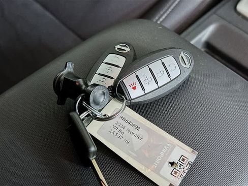 Used 2024 Nissan Frontier SV w/ Technology Package image 21