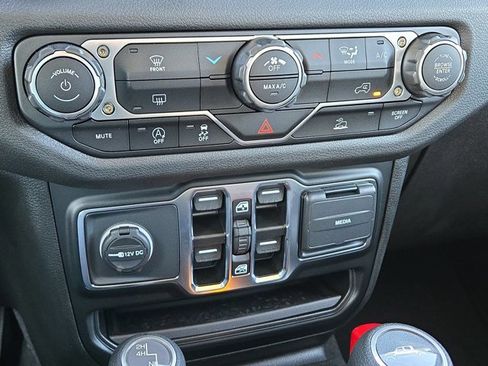 New 2025 Jeep Gladiator Sport image 26