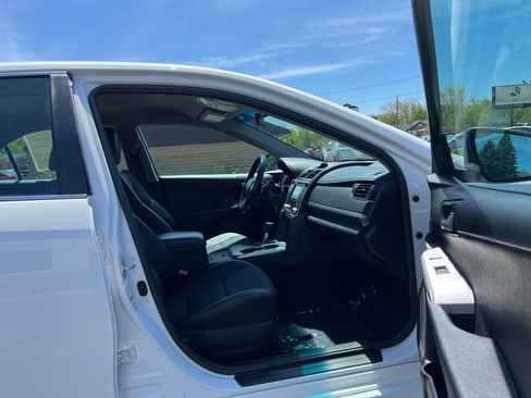 Used 2013 Toyota Camry SE FWD image 38