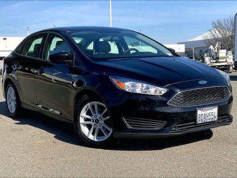 Used 2018 Ford Focus SE image 2