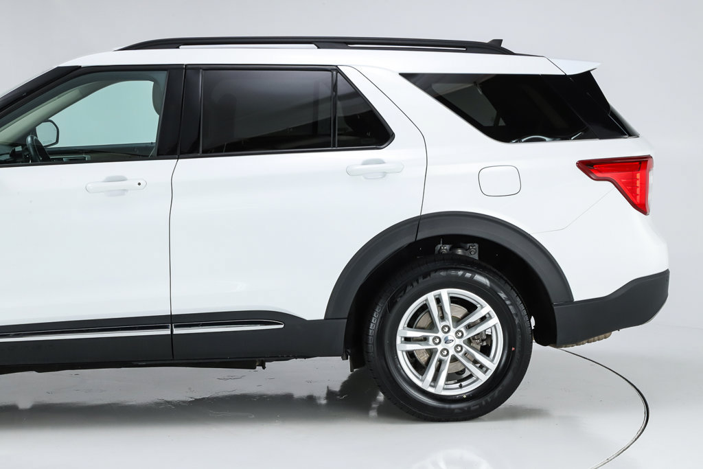Used 2023 Ford Explorer XLT w/ Equipment Group 202A AWD/4WD image 7