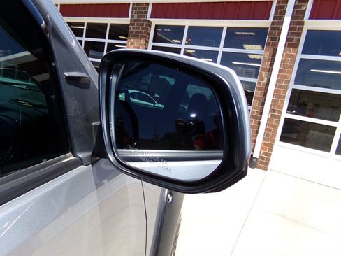 Used 2021 Toyota Tacoma SR5 AWD/4WD image 15