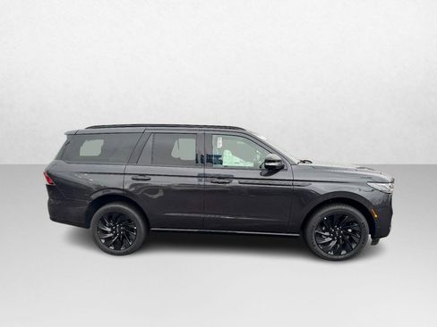 New 2025 Lincoln Navigator Reserve w/ Jet Appearance Package image 4