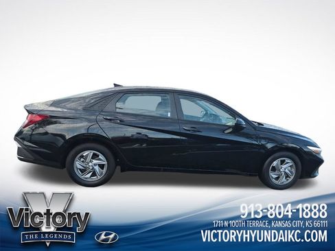 Used 2025 Hyundai Elantra SE FWD image 6