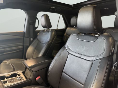 Used 2020 Ford Explorer ST w/ ST Street Pack image 9