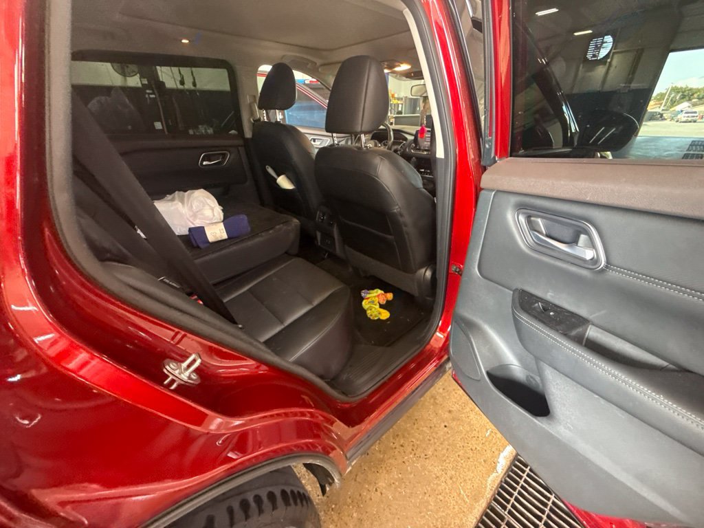 Used 2021 Nissan Rogue SV w/ Premium Package FWD image 9