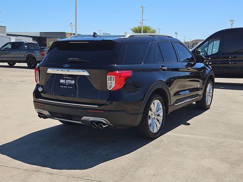 Used 2023 Ford Explorer King Ranch w/ Technology Package image 3