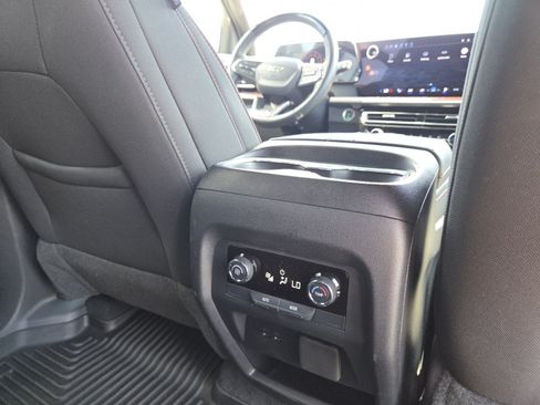 Used 2024 Chevrolet Traverse Z71 w/ Enhanced Driving Package AWD/4WD image 29
