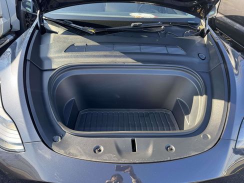 Used 2024 Tesla Model Y Performance image 29