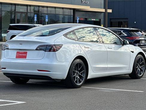 Used 2023 Tesla Model 3 Standard Range image 4