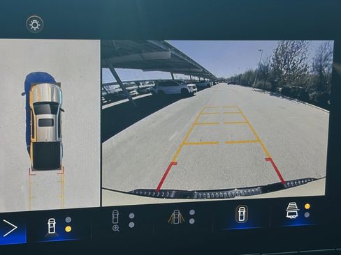 Used 2023 Chevrolet Colorado ZR2 w/ ZR2 Convenience Package III image 9