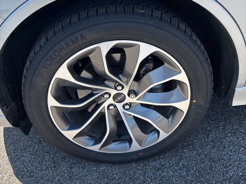 Used 2023 Lincoln Aviator Grand Touring w/ Equipment Group 301A AWD/4WD image 5