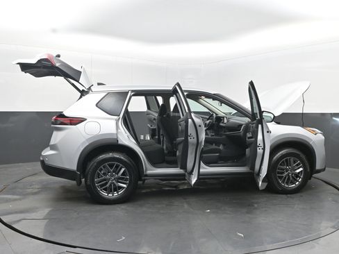 Certified 2025 Nissan Rogue S image 45