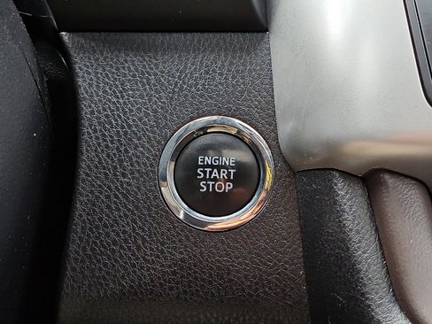 Used 2019 Toyota Highlander Limited image 24