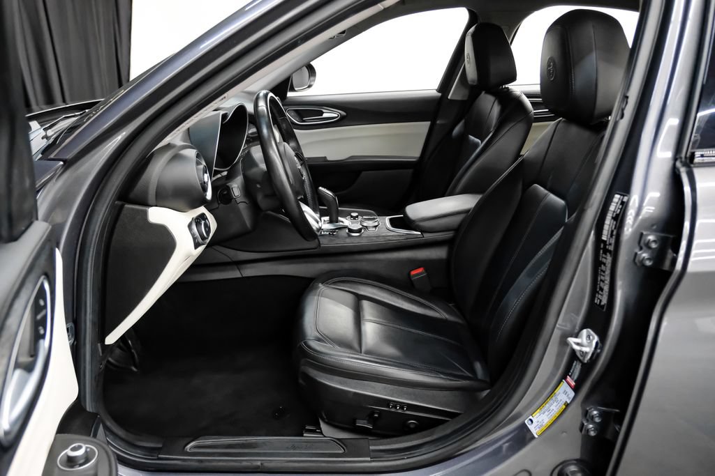 Used 2021 Alfa Romeo Giulia Sprint w/ Nero Edizione RWD image 3
