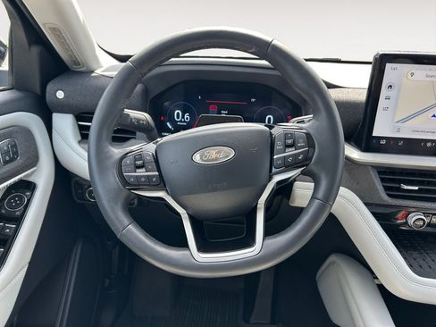 Used 2025 Ford Explorer Platinum w/ Ultimate Package AWD/4WD image 13